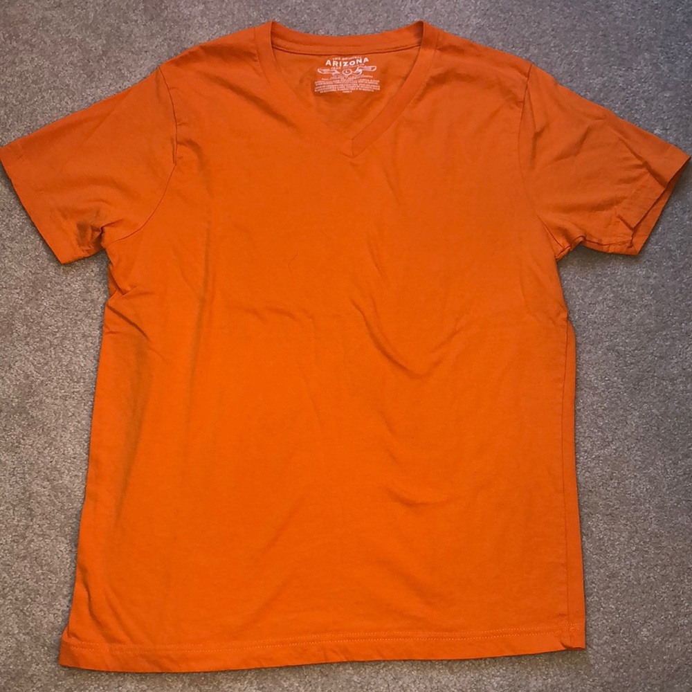 ⚠️V-neck tee
